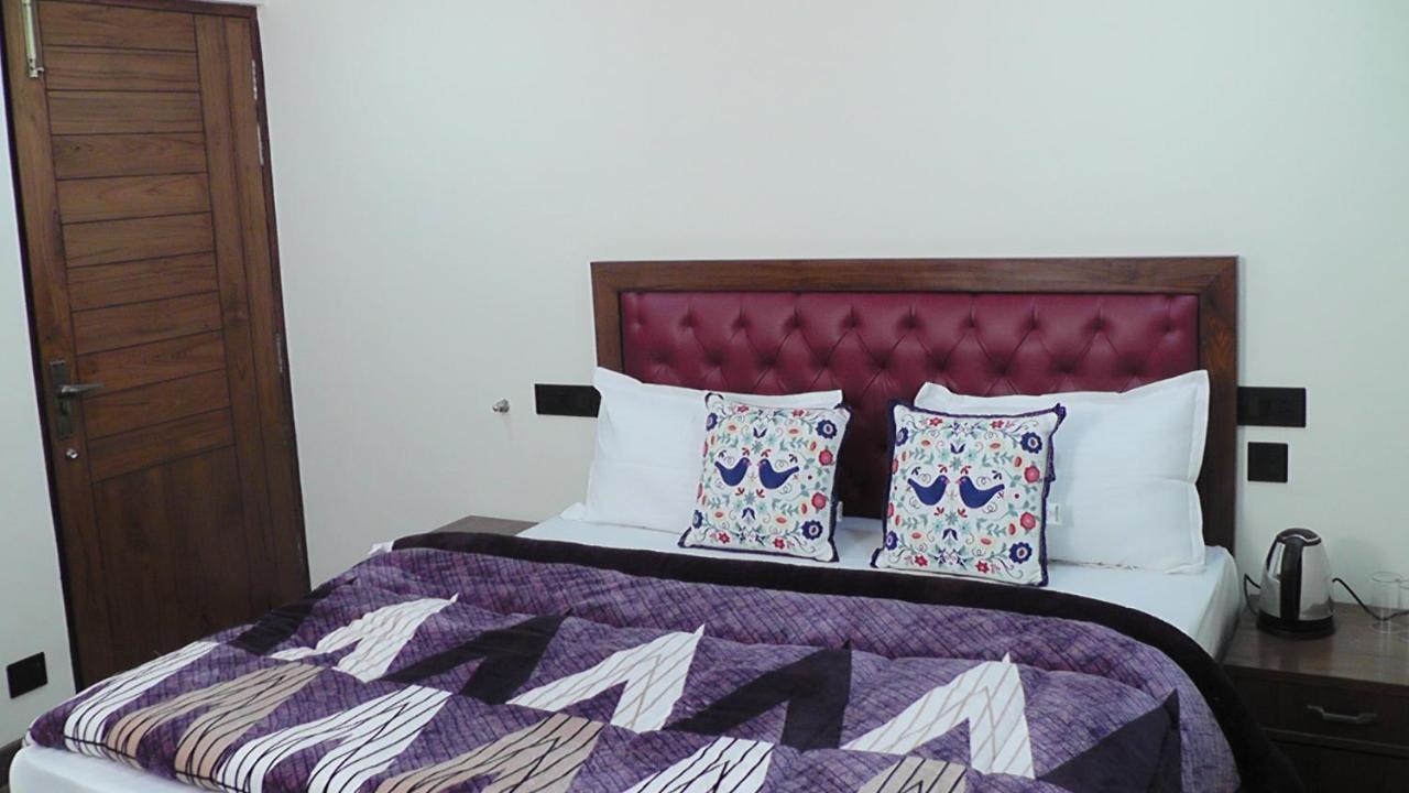 Hotel Jakhu Heights Shimla Bagian luar foto