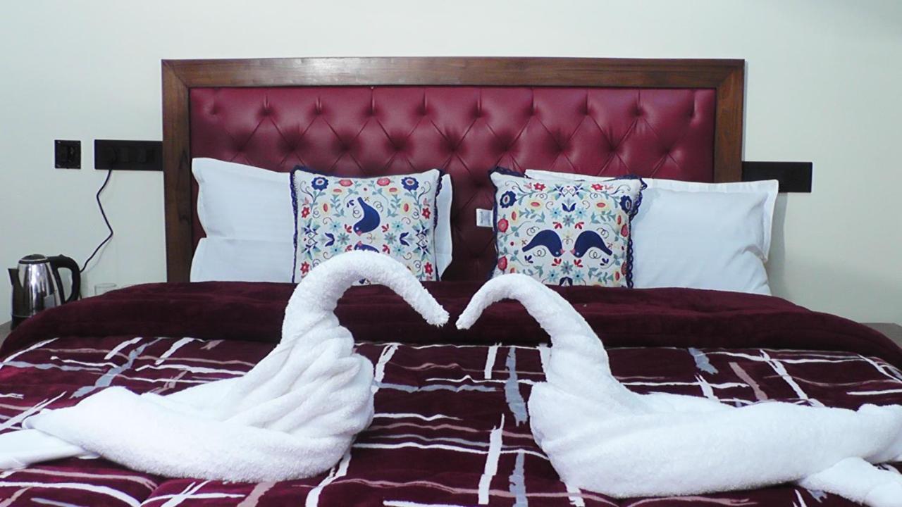 Hotel Jakhu Heights Shimla Bagian luar foto