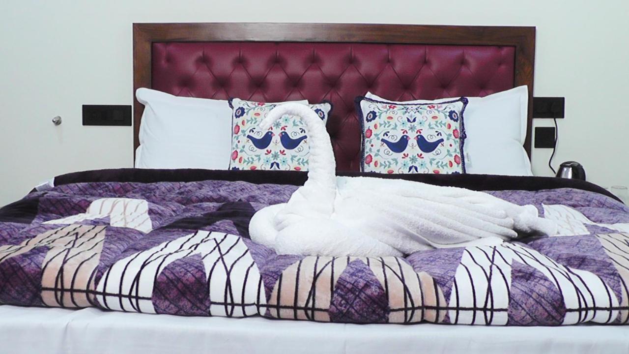 Hotel Jakhu Heights Shimla Bagian luar foto