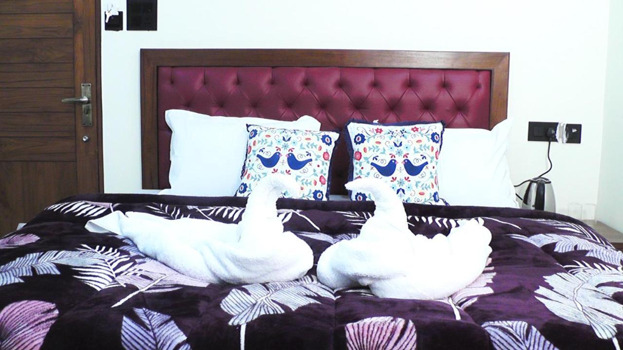 Hotel Jakhu Heights Shimla Bagian luar foto