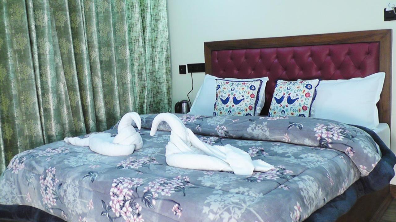 Hotel Jakhu Heights Shimla Bagian luar foto